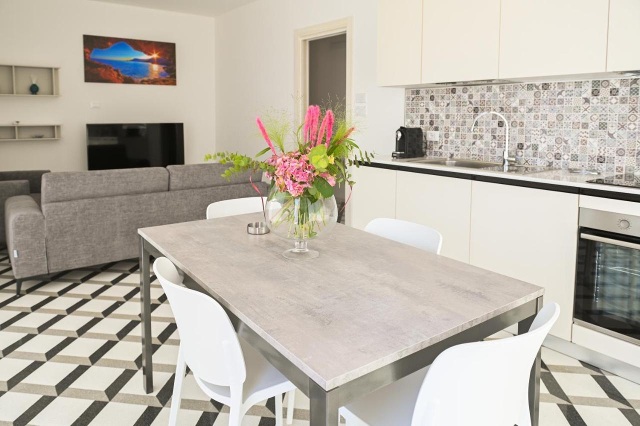 Perle Marine Suite Apartments Castro  Экстерьер фото