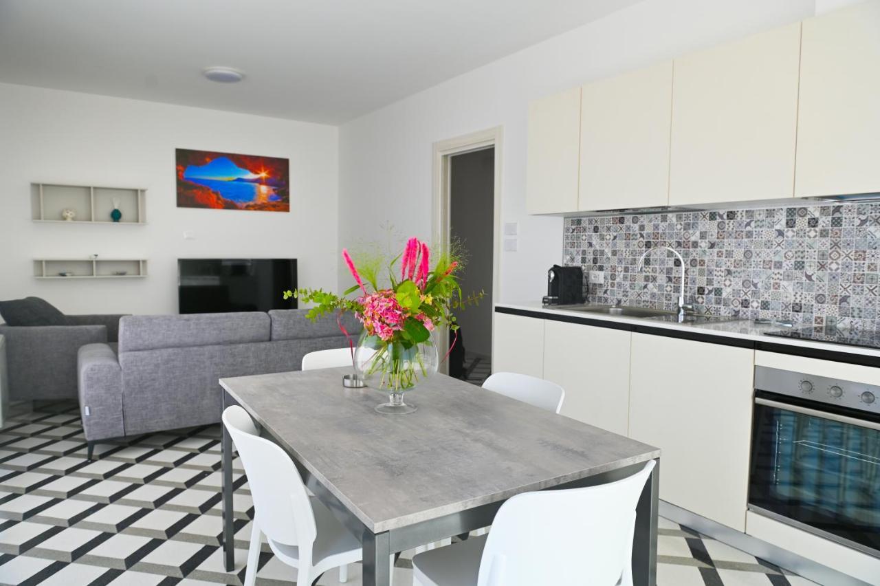 Perle Marine Suite Apartments Castro  Экстерьер фото